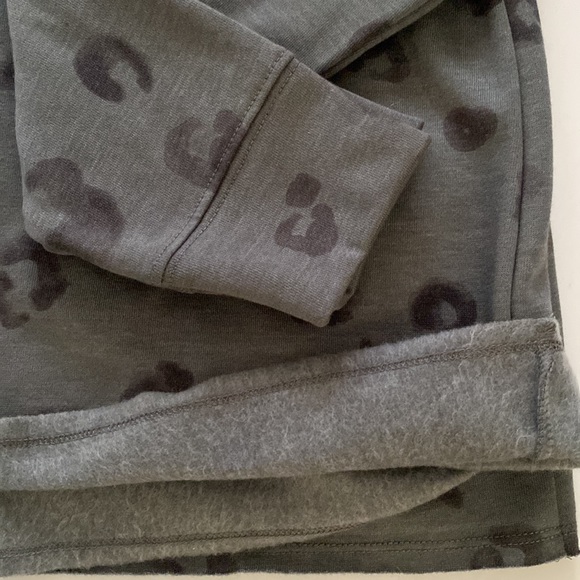 Splendid Tiger’s Eye Leopard Print Sweatshirt and Sweatpants Gray Size XS - Picture 5 of 7